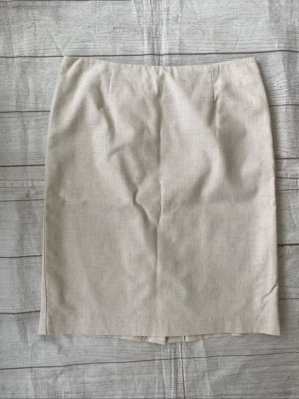 Dress Barn women 8 fully lined pencil skirt w/zipper back closure beige